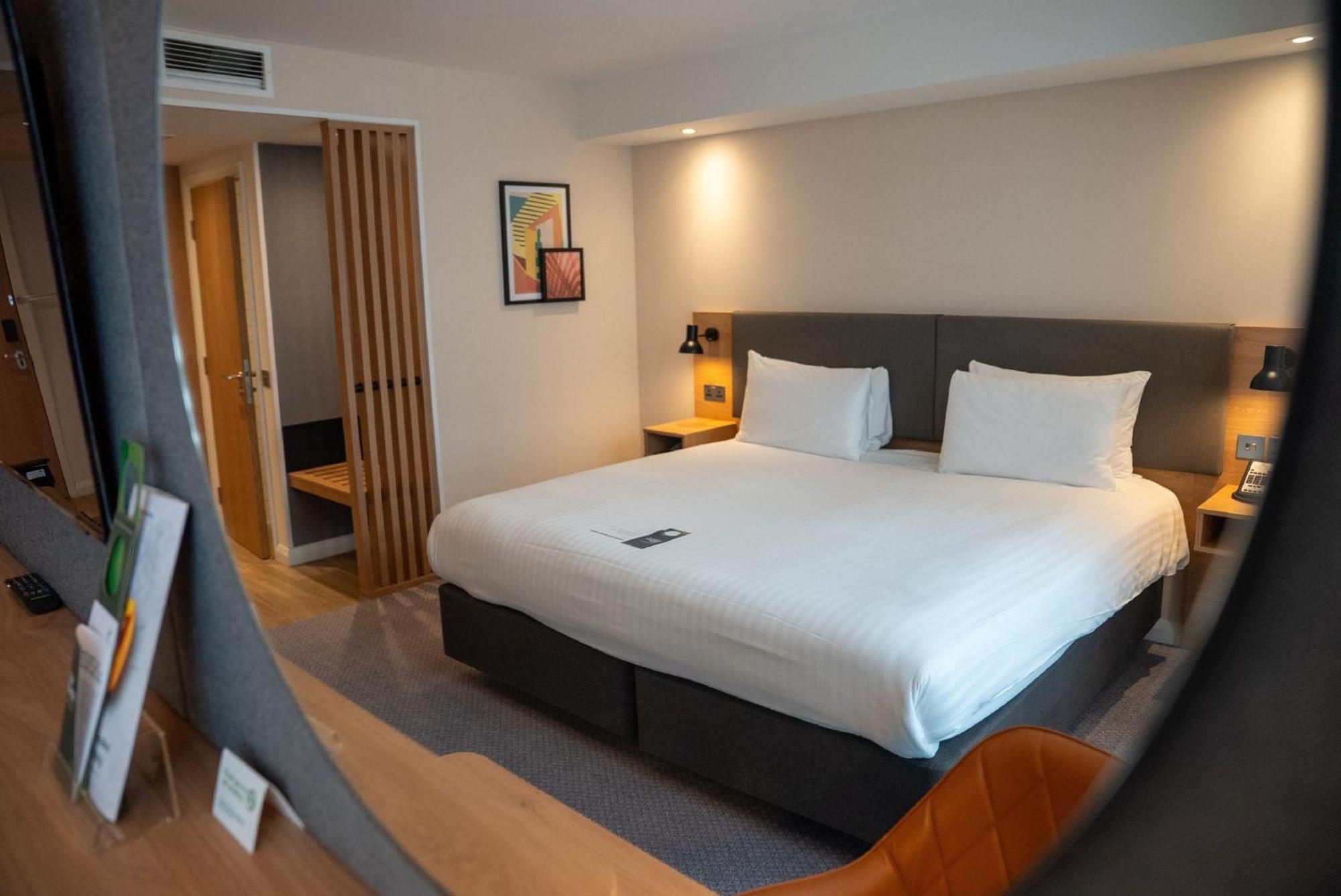 Premium King Room,1742780251:JPEG